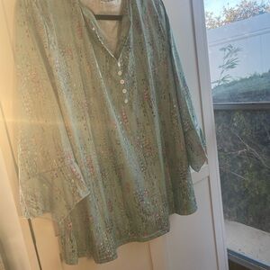 Green Floral Women's Top - size 3XL